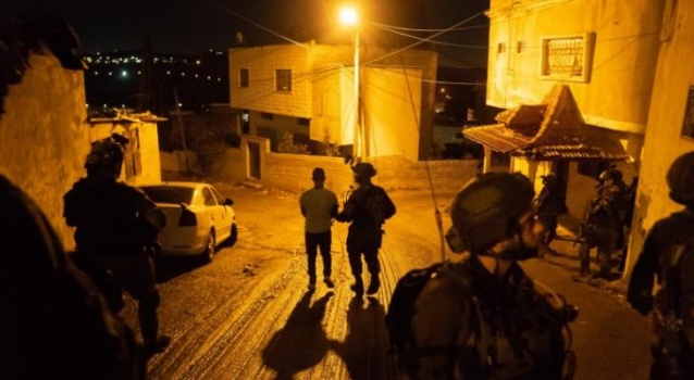 الاحتلال يعتقل شابين جنوب بيت لحم