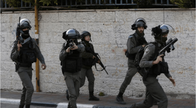 وإصابة 3 شبان خلال اشتباك مُسلّح..  الاحتلال يعتقل 5 فلسطينيين من الضفة