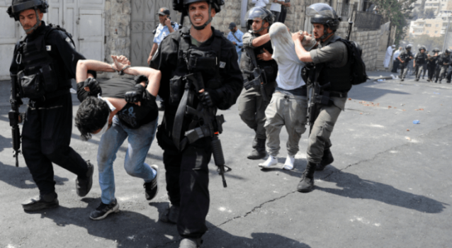 الاحتلال يعتقل شابين من القدس