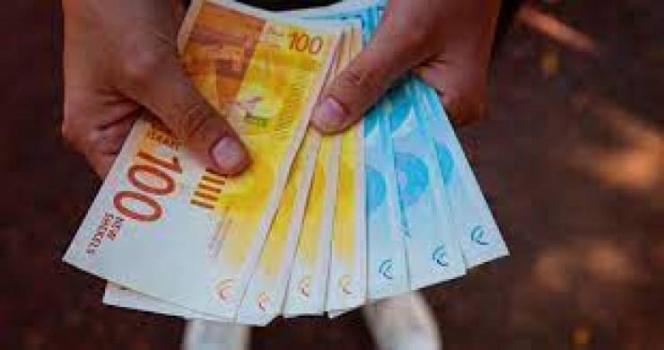 اتحاد المعلمين يطالب الحكومة بصرف الرواتب كاملة هذا الشهر وتحديد سقف زمني لدفع المستحقات المتراكمة