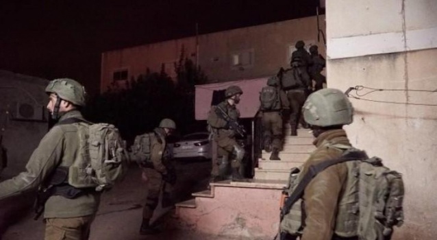 الاحتلال يعتقل 22 مواطنا من الضفة بينهم 13 في الخليل