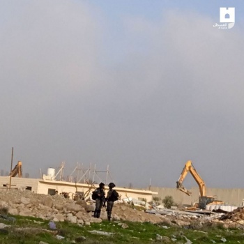 الاحتلال يهدم منزلين ومنشأة تجارية في القدس