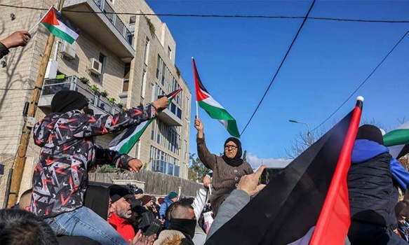 الاحتلال يقمع مسيرة في الخليل ومقدسيون يؤدون صلاة الجمعة في الشيخ جرّاح… والمستوطنون يواصلون اعتداءاتهم على سلفيت