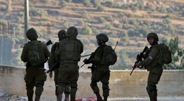 الاحتلال يعتقل 4 فلسطينيين من نابلس والخليل