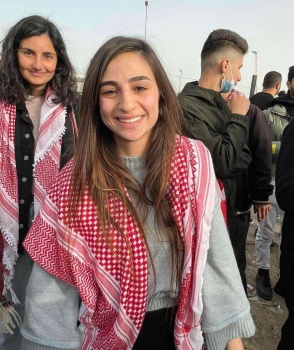 الإحتلال يفرج عن أسيرة من رام الله على حاجز الجلمة شمال جنين