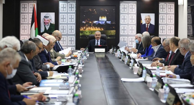 مسؤول أمريكي كبير : لسنا راضين عن حكومة اشتية