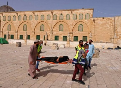20 إصابة جراء اعتداءات الاحتلال على المرابطين في الأقصى