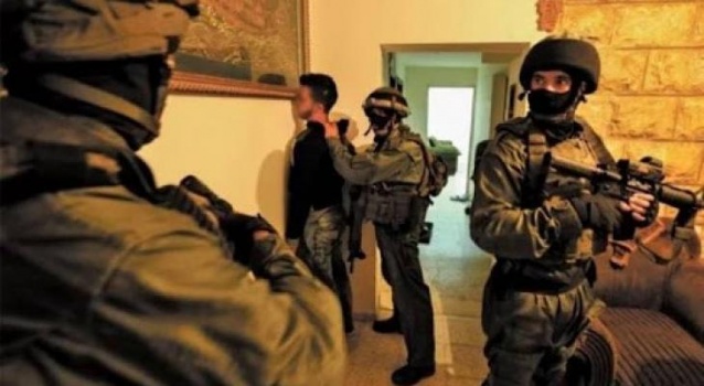 الاحتلال يعتقل 4 فلسطينيين من الضفة