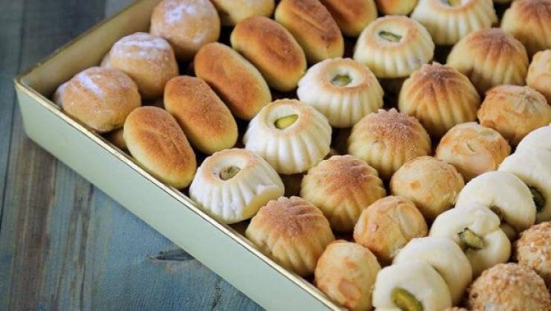 ضوابط لتناول حلويات العيد دون المعاناة من آلام المعدة