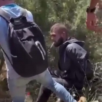 سيجارة أسعد الرفاعي تغضب الإسرائيليين.. وضابط في الشاباك يُعلَّق