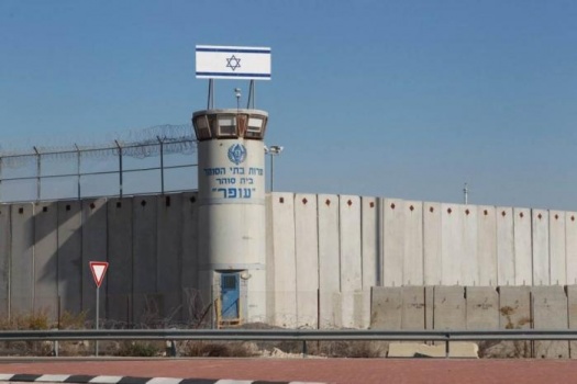نادي الأسير: لا معلومات دقيقة عن ما نشر حول قيام سجين جنائي بطعن معتقل فلسطيني في "هداريم"