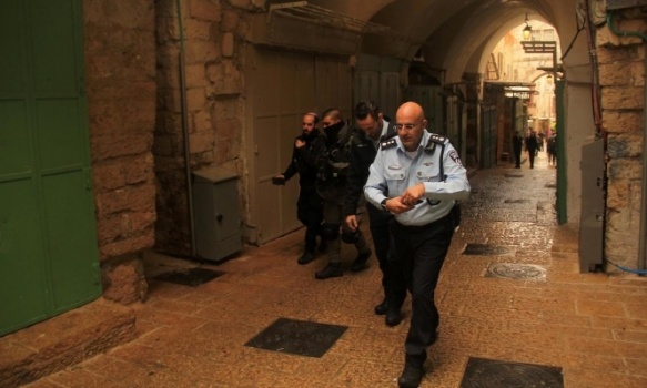 الاحتلال يطلق النار على شاب بالقدس بزعم محاولته تنفيذ عملية طعن
