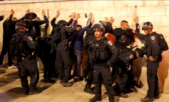 الاحتلال يشن حملة اعتقالات واسعة في الضفة والقدس