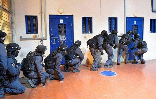 نادي الأسير: تفاصيل ما جرى اليوم في سجن "ريمون"
