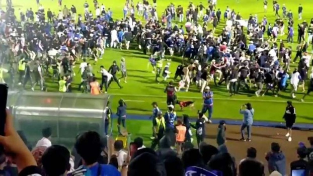 إندونيسيا تقرر هدم ملعب كرة القدم حيث وقع حادث التدافع المميت