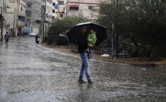الطقس: أجواء عاصفة وشديدة البرودة