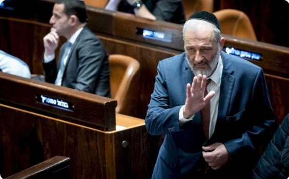 وزير إسرائيلي يطلب سحب جنسية أسيرين فلسطينيين بعد الإفراج عنهما