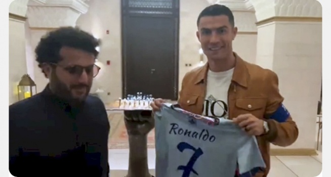 رونالدو يوجه سؤالاً محرجاً لتركي آل الشيخ