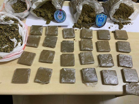 الشرطة تواصل حربها على تجار المخدرات وتضبط 3 كغم من الماريجوانا المخدرة في الخليل