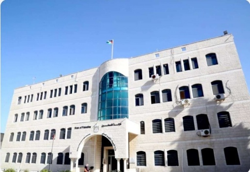 التربية: سيتم تمديد العام الدراسي في المدارس المضربة فقط