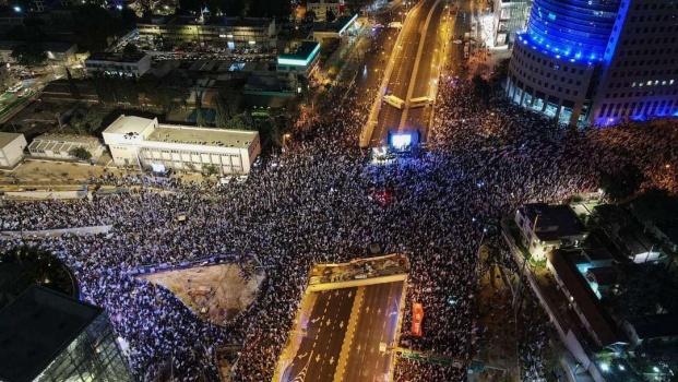 للأسبوع العاشر.. مئات آلاف المستوطنين يتظاهرون ضد حكومة نتنياهو