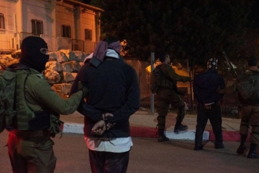 عمليات إطلاق نار في نابلس وقوات الاحتلال تعتقل عددًا من الفلسطينيين في الضفة