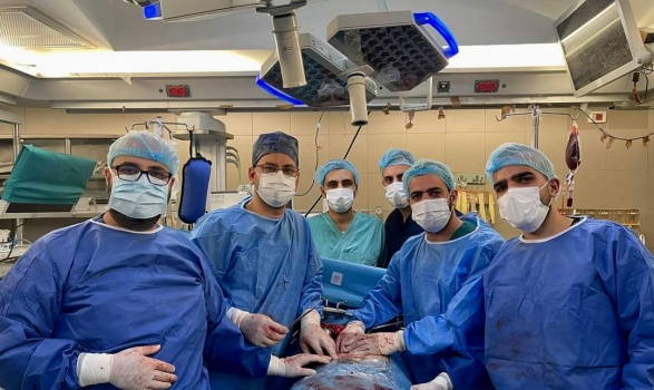 عملية الأولى من نوعها...قسم الجراحة بالمقاصد ينجح في استئصال كتل سرطانية من كبد فتاة عشرينية بعملية نوعية!