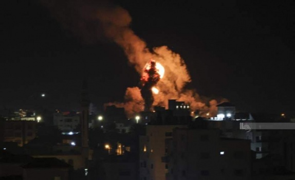 طيران الاحتلال يشن غارات على مواقع في غزة