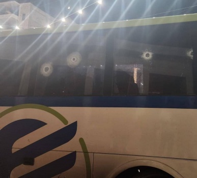 مصادر عبرية: اطلاق نار يستهدف حافلة للمستوطنين في حوارة