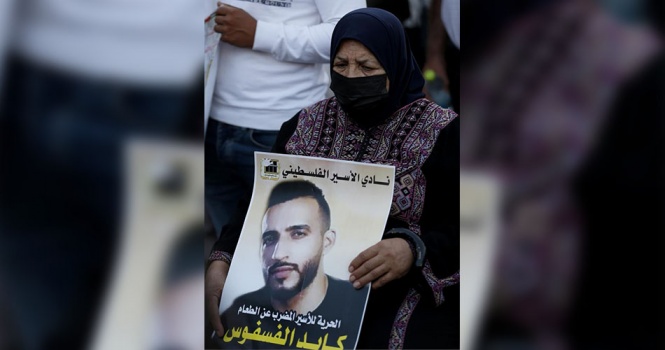 الأسرى الإداريون في سجون الاحتلال يخوضون إضراباً عن الطعام غداً تضامناً مع الأسير الفسفوس