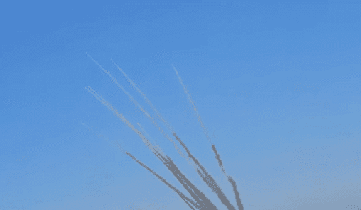 هجوم صاروخي مكثف للقسام على عسقلان بعد انتهاء المهلة