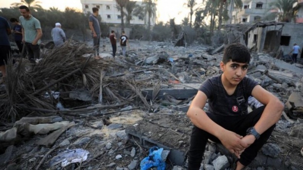 "القناة 12" تكشف تفاصيل "القنابل الزلزالية" التي يستخدمها جيش الاحتلال بغزة
