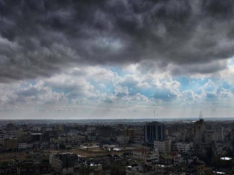 الطقس: أجواء غائمة وفرصة لسقوط زخات متفرقة من الامطار