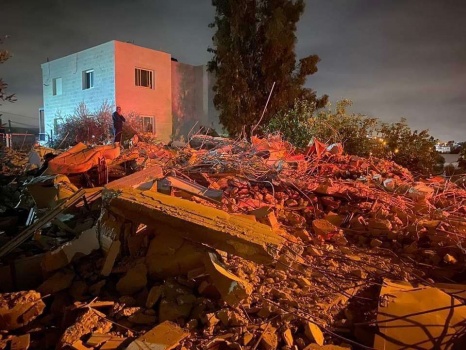 قوات الاحتلال تهدم منزلاً في قرية شقبا غرب رام الله