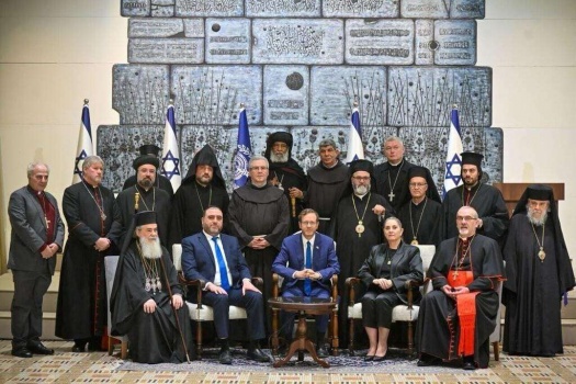 إدانة واسعة لزيارة عدد من قادة الطوائف المسيحية من خوارنة كنائس القدس مقر إقامة الرئيس الإسرائيلي بحلول موسم الأعياد