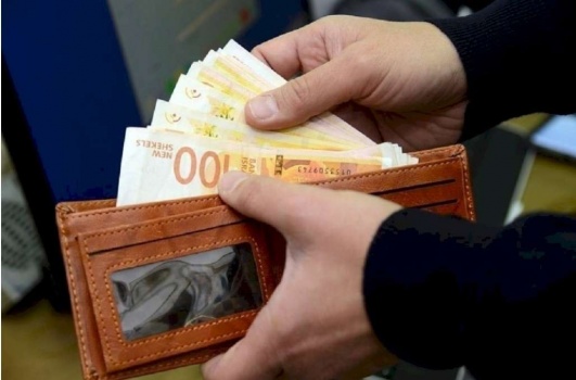 المالية: رواتب الموظفين غداً الأربعاء بنسبة 60% وبدون مستحقات