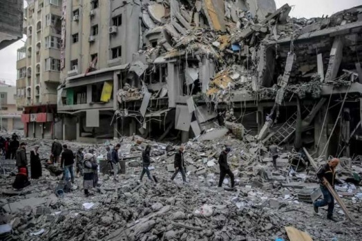 الحرب في اليوم 160: شهداء بالعشرات ومجزرة جديدة على دوار الكويت جنوب غزة