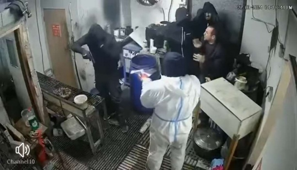 الشرطة والمخابرات وبإسناد الأجهزة الأمنية يكشفون جريمة سطو معمل الذهب برام الله