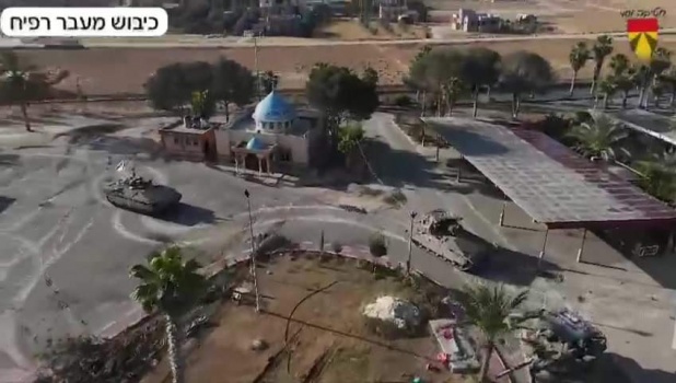 صور..جيش الاحتلال يعلن سيطرته على معبر رفح بشكل كامل