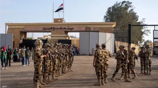 حدث لافت.. شهيد من الجيش المصري بنيران جيش الاحتلال قرب رفح