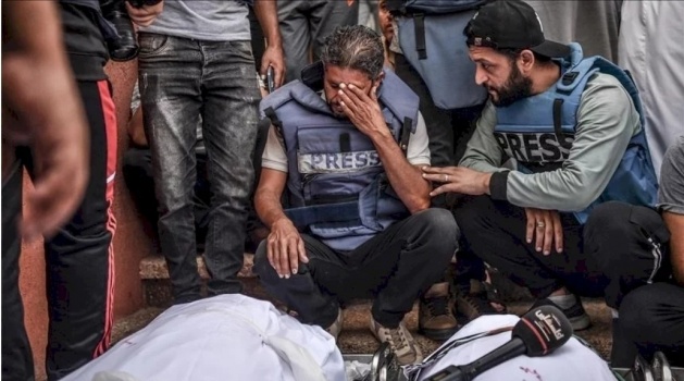 استشهاد صحفيين وموظفين من الأونروا في غارات إسرائيلية متواصلة على قطاع غزة