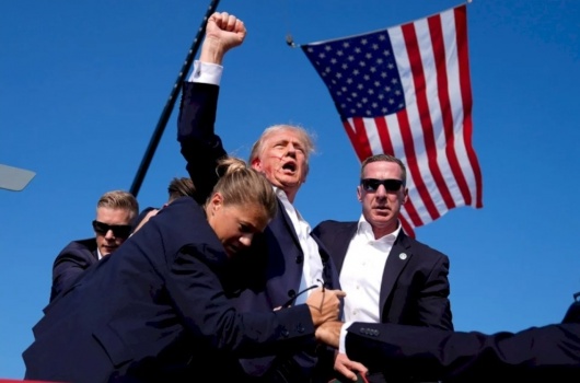 ترامب ينجو من محاولة اغتيال خلال تجمع انتخابي في بنسلفانيا