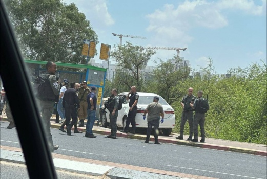 إصابة 4 إسرائيليين في عملية مزدوجة قرب الرملة واستشهاد المنفذ