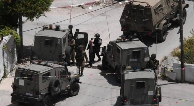 قوات الاحتلال تقتحم مدينة نابلس وتعتقل مواطنا