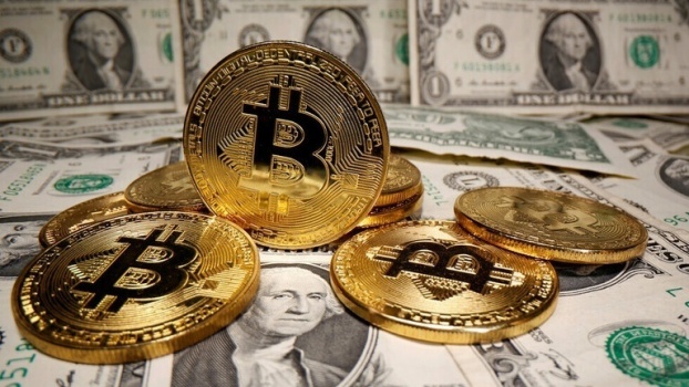 البتكوين يسجّل رقمًا قياسيًّا يفوق 75 ألف دولار مع فوز ترامب