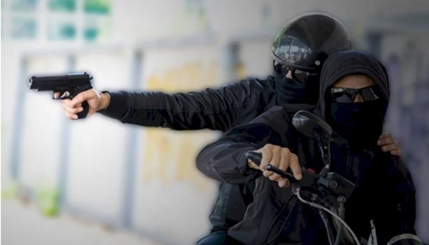 إصابة شخص خلال سطو مسلح على محل مجوهرات بالخليل