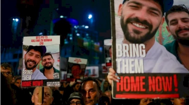 شخصية سياسية إسرائيلية بارزة تحذر: "الصفقة لن تشمل الأسرى الشباب"
