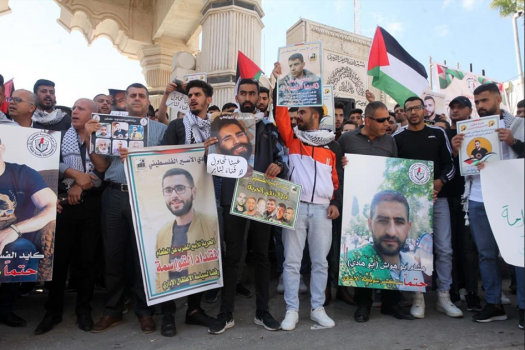قبيل ساعات من الإعلان عن صفقة التبادل.. أهالي الأسرى يعيشون حالة من الانتظار والترقب