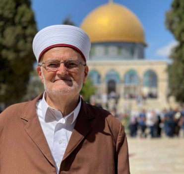 الشيخ عكرمة صبري يحذر من مشروع قانون إسرائيلي لمنع الأذان