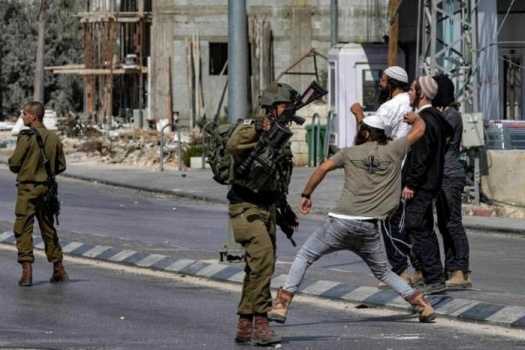 عنف المستوطنين يتسبب بتهجير آلاف الفلسطينيين من 7 مناطق بالضفة